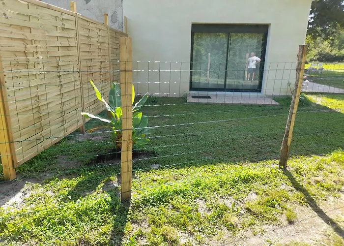 Maison Petit Ion Jean Mi Et Flo *